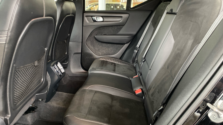 Volvo Xc40 2.0 B4P R DESIGN Pro 5dr Auto [7 speed] Petrol Estate